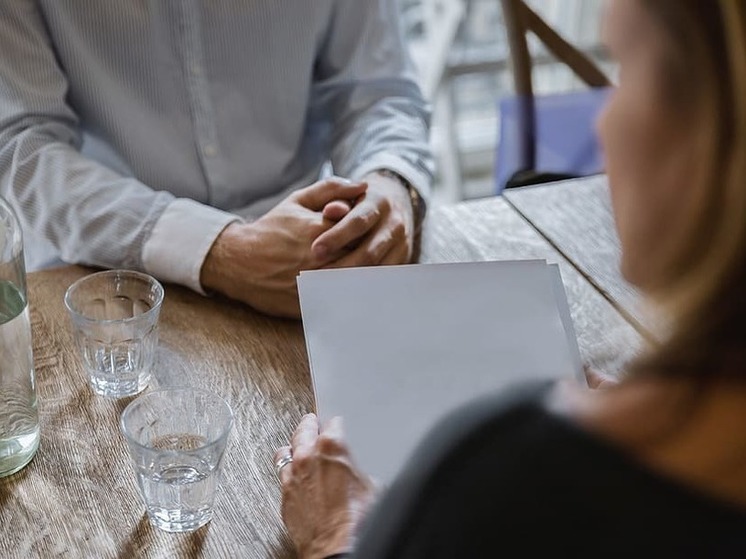 ЛНР испытывает дефицит педагогов и работников транспорта