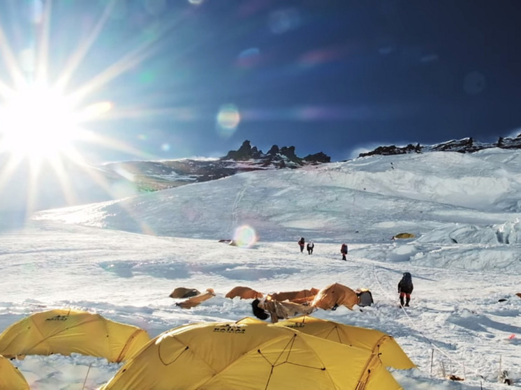Путешественник из Новосибирска снял документальный фильм о восхождении на Эверест