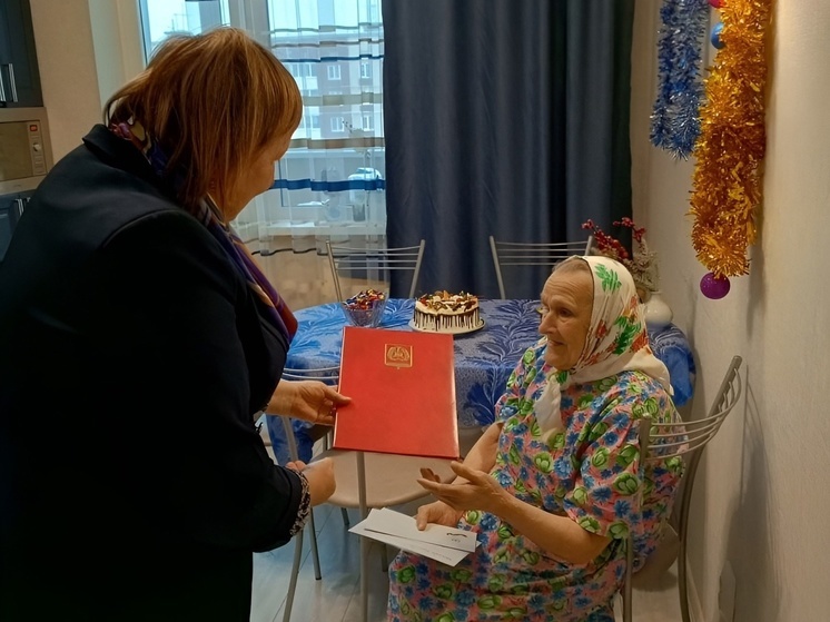 Ветерана из Гатчины поздравили с 100-летним юбилеем