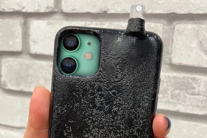 Russian students combined a mobile phone with pepper spray
