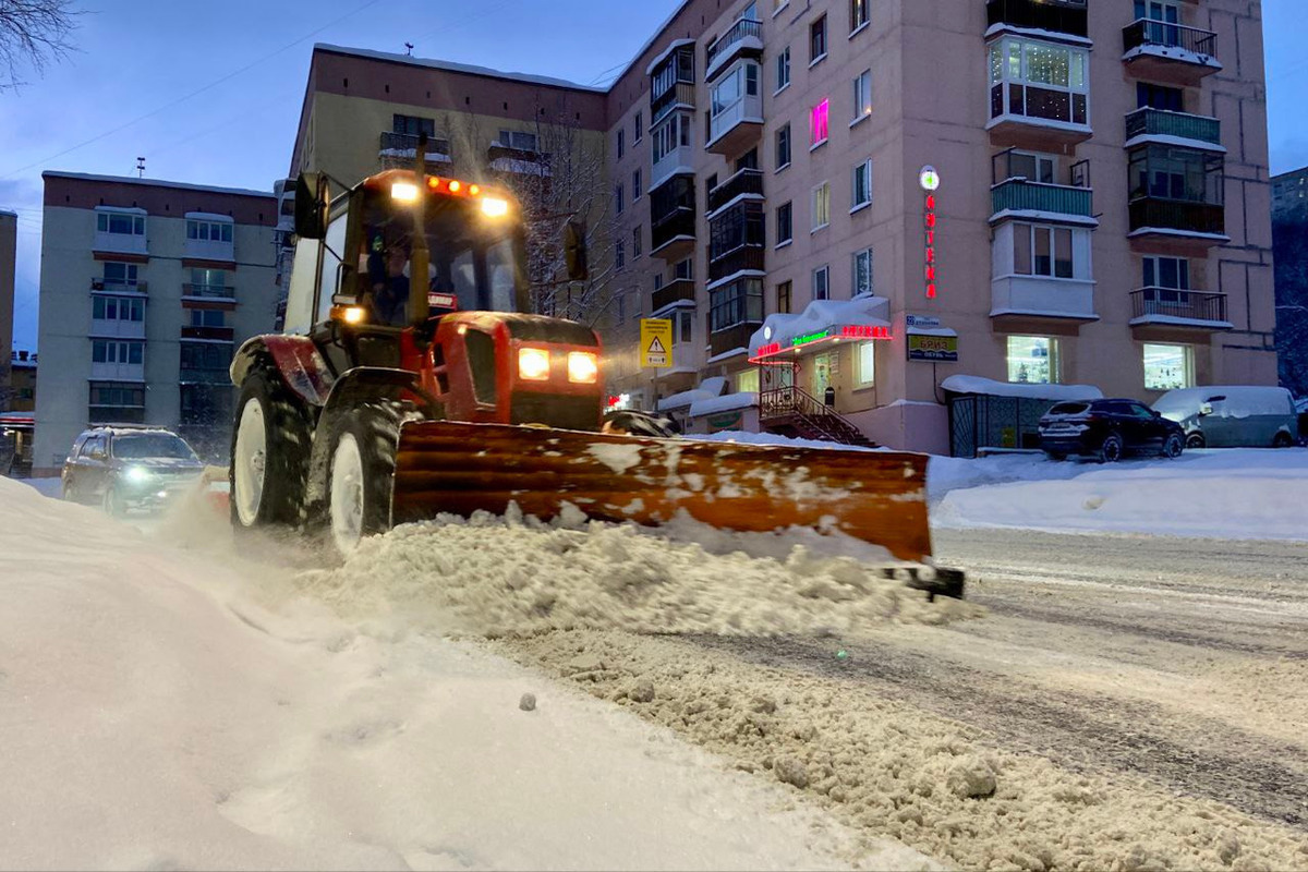 Североморских водителей попросили не мешать дорожникам чистить улицы