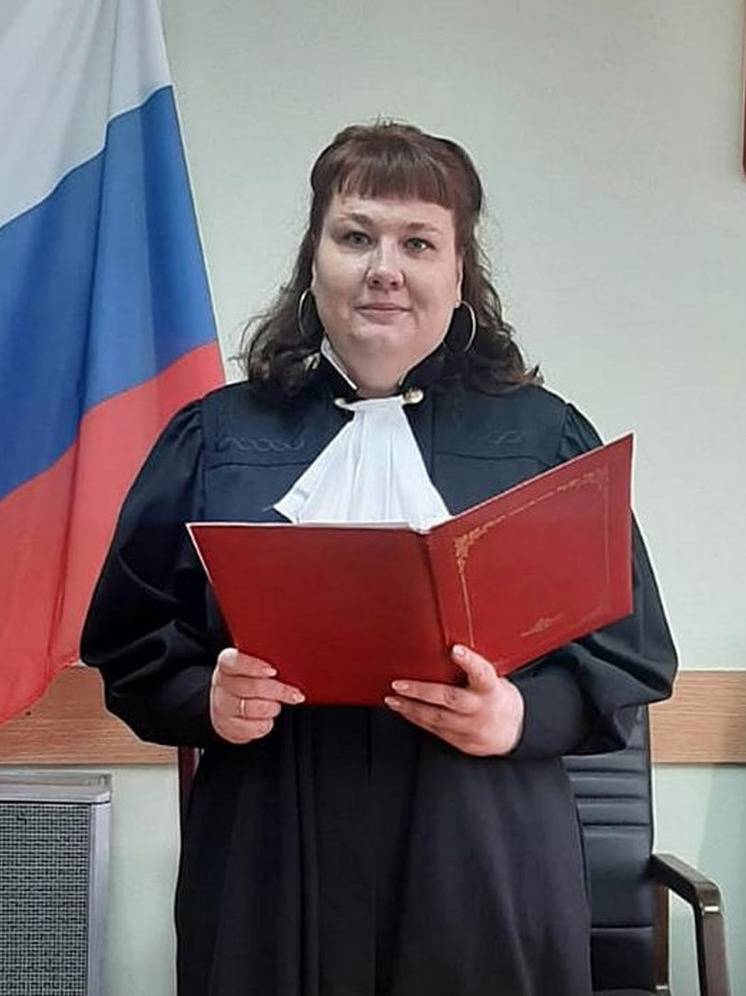 В Вичугском городском суде приняла присягу назначенная мировым судьёй Екатерина Куликова