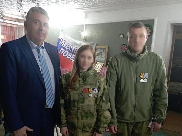 Девушку из Новосибирской области наградили медалью Жукова за участие в СВО