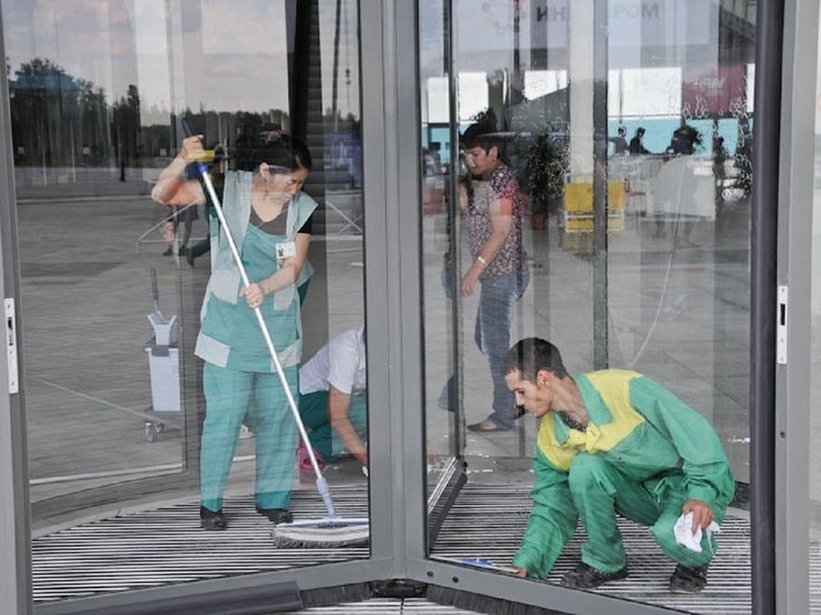 Курганец прописал у себя 12 мигрантов