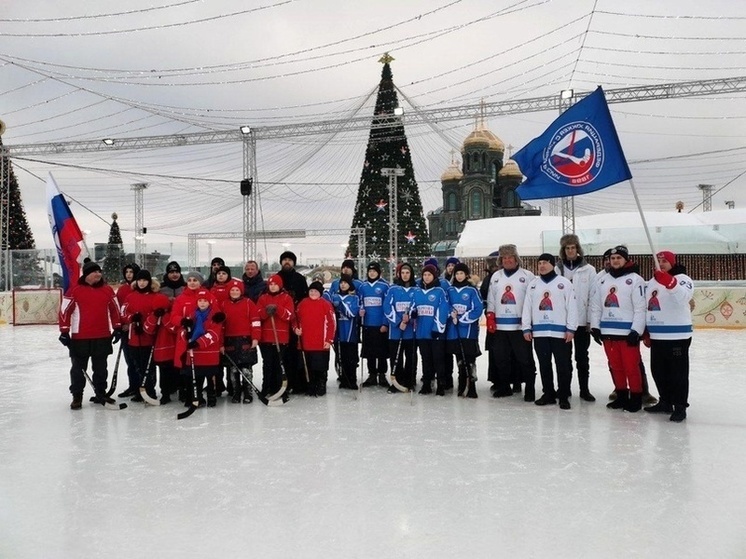 Спортсмены из ДНР приняли участие в мини-турнире по хоккею с мячом в валенках