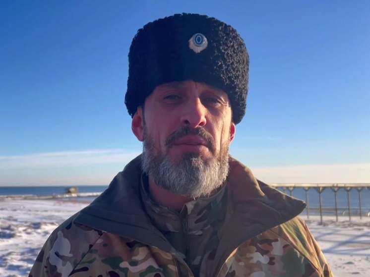 Атаман Виталий Кузнецов вручил медали казакам на передовой и передал им технику