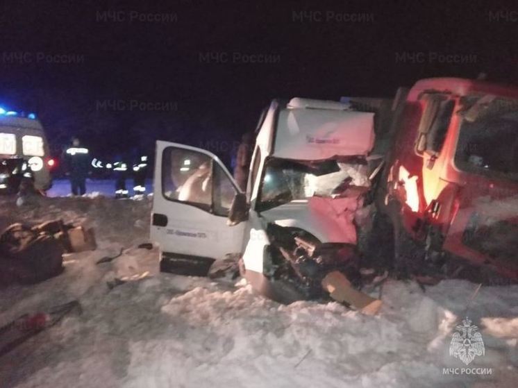 Под Тулой в ДТП с автобусом погибли два человека и трое пострадали