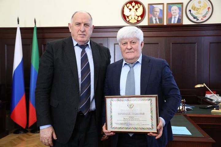 Почётную грамоту республики вручили выдающемуся деятелю Дагестана