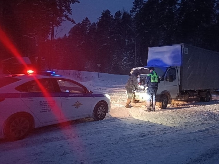 Костромская автопомощь: сотрудники ДПС «оживили» грузовик, застрявший на трассе Р-243