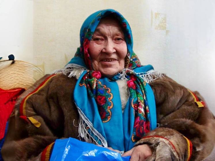 Глава Тазовского района поздравил кочевницу-долгожительницу со 104-летием