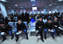 В прошлом году губернатор Калужской области проверил, как в миграционном центре получают документы прибывающие в область мигранты