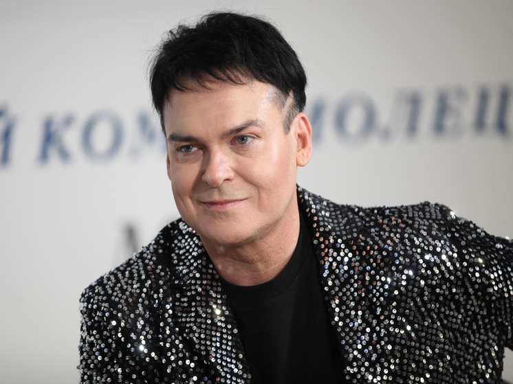 Он также поведал, какие эмоции испытывал, когда пел для бойцов СВО и английской королевы