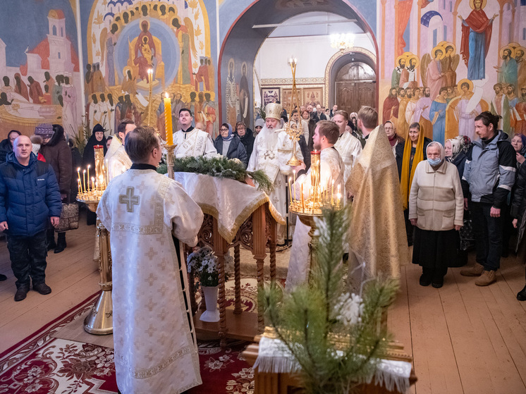 В престольный праздник митрополит Тихон совершил Литургию в Троице-Васильевском храме Орла