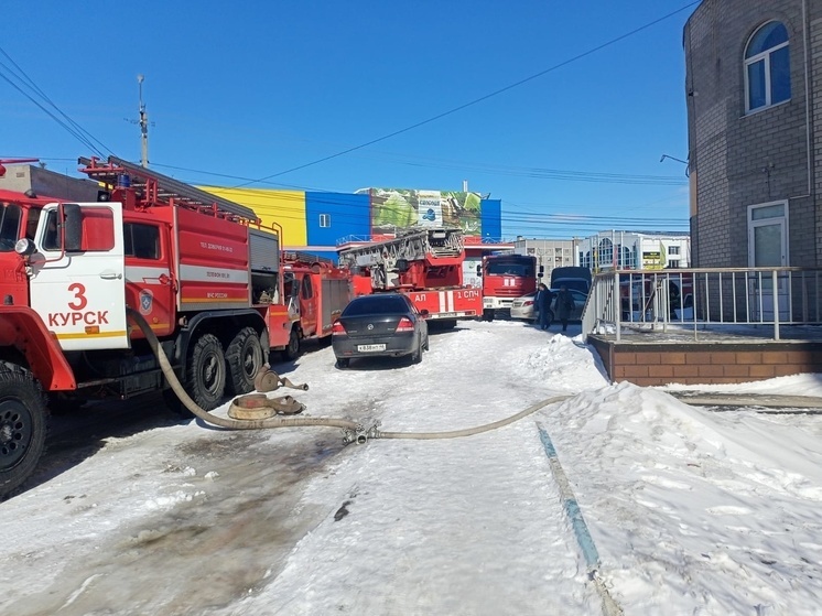 В Курске потушили огонь в моторном отсеке автомобиля Chery