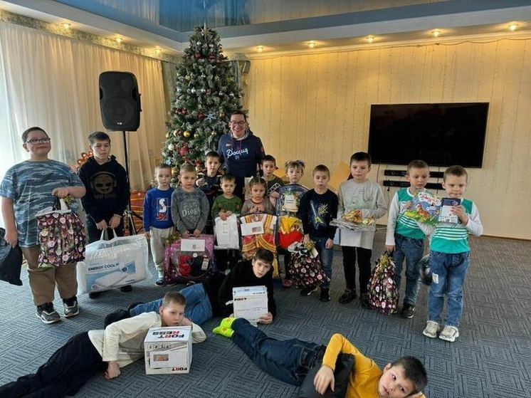 Мечты детей-сирот из ЛНР исполнились благодаря "Ёлке желаний"