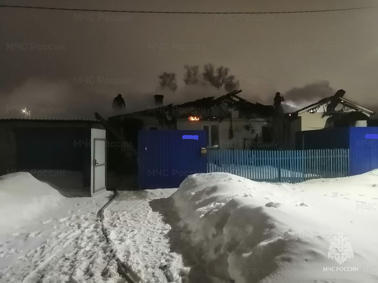 Утром в Фокинском районе Брянска загорелись два дома