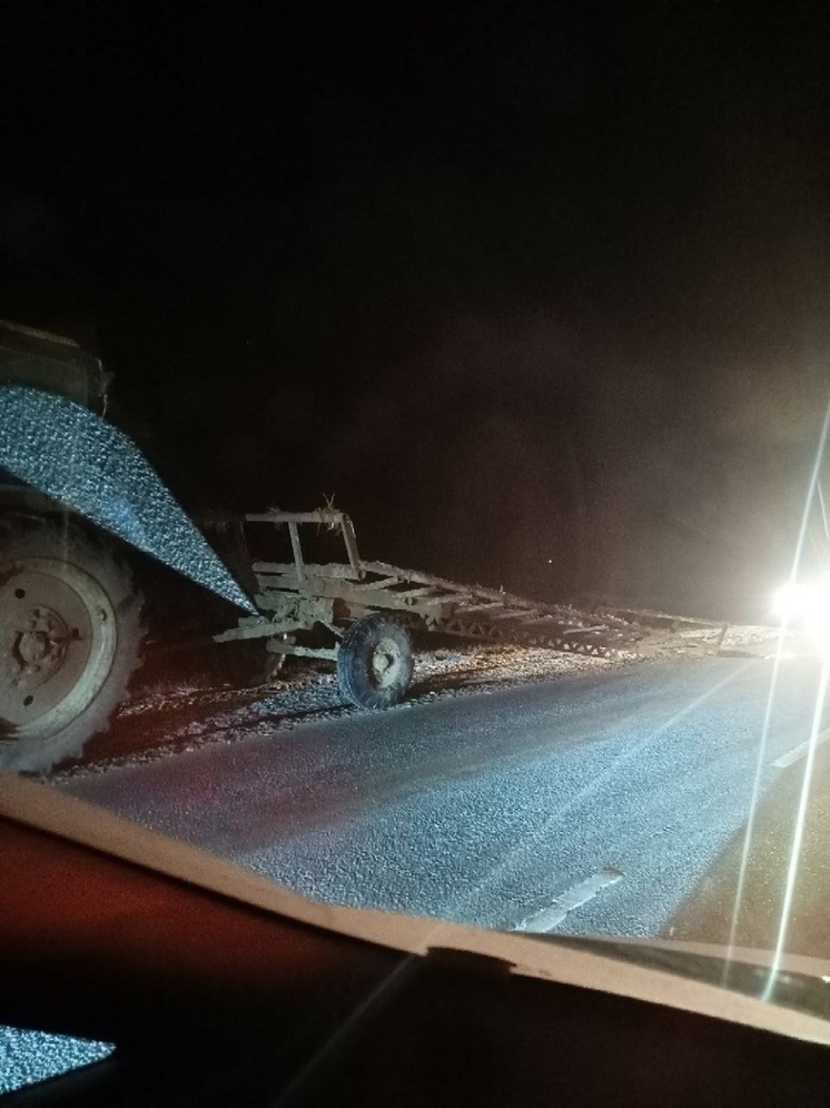 В Калмыкии произошла авария с участием трактора