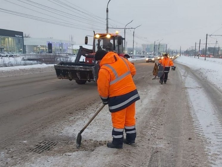 В Курске на уборку дорог 15 января вышли 56 единиц техники