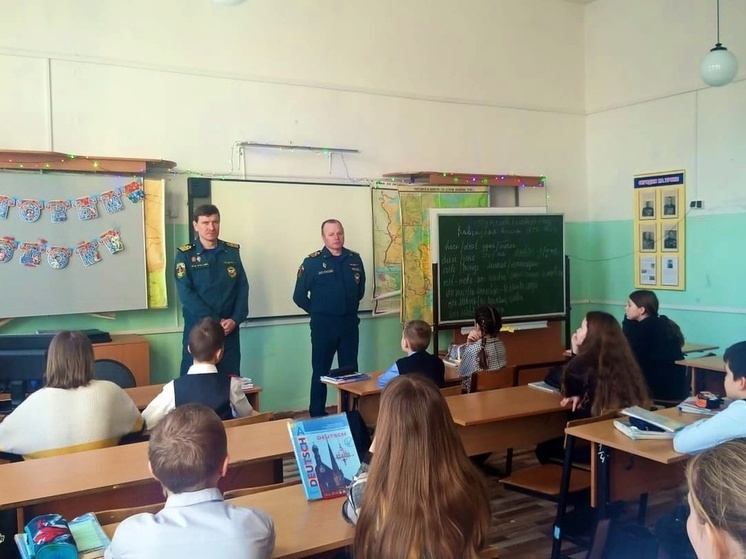 Инспекторы ГИМС провели занятие с Дорогобужскими школьниками