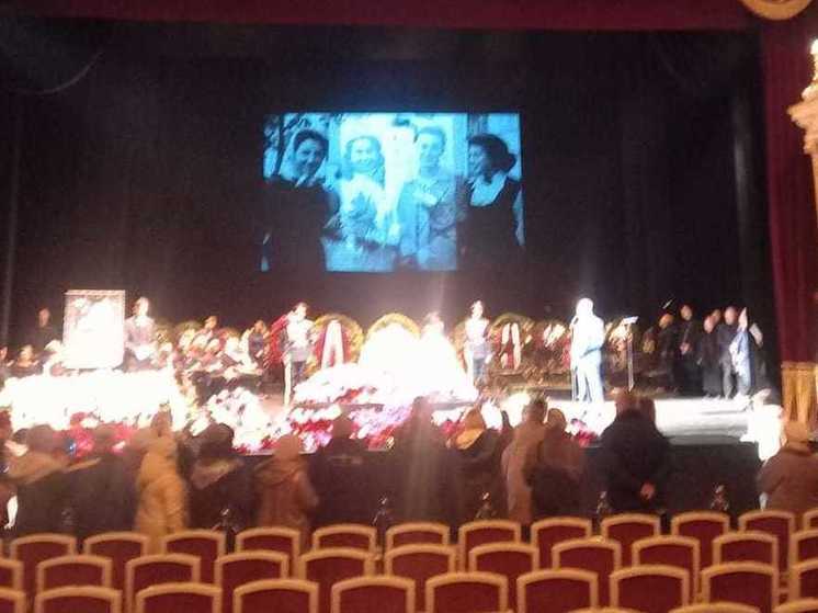 Владимир Мединский на прощании с Соломиным оказался немногословен