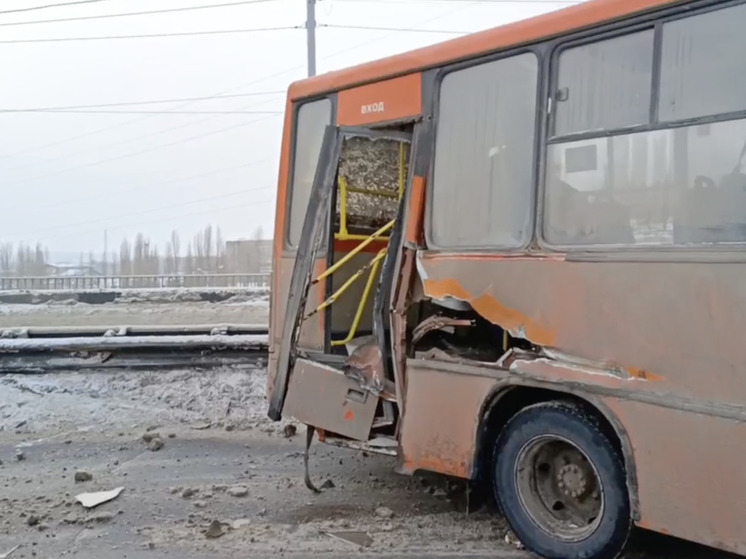 Пассажирский автобус врезался в грузовик в Нижнем Новгороде
