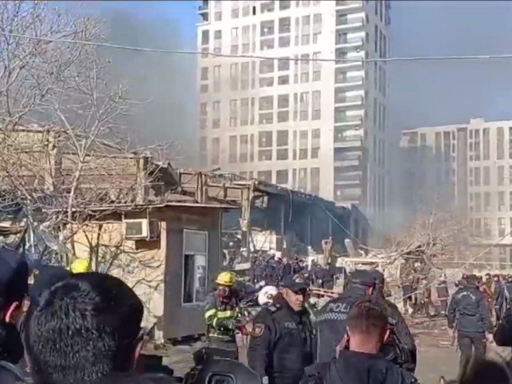 В Баку 15 скорых направлены к месту мощного взрыва