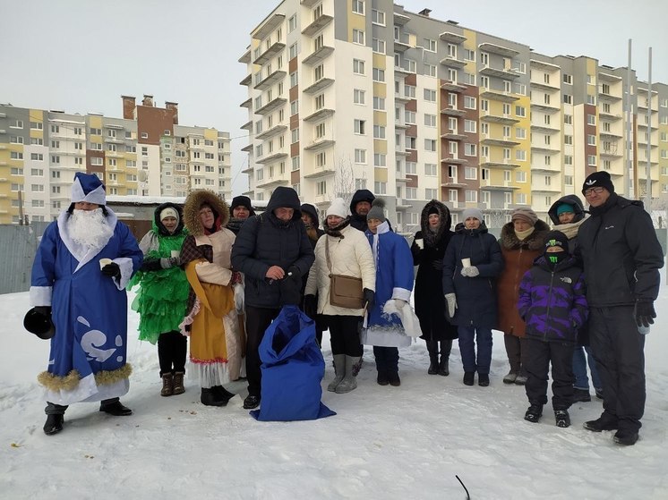 Несостоявшиеся новоселы ЖК «Рябиновый сад» ждут помощи Деда Мороза