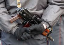 В Азове полицейскому пришлось применить табельное оружие, защищая свою жизнь и жизнь женщины и ее брата