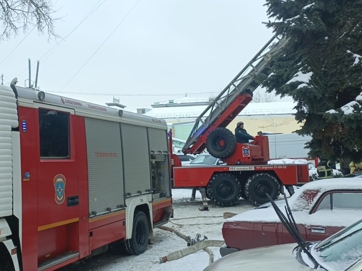 В Курске из горящей многоэтажки на Дзержинского эвакуировали 38 и спасли 16 человек