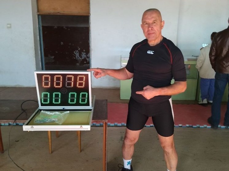 42-х кратный чемпион мира по гиревому спорту из Каховки снова победил в 60 лет