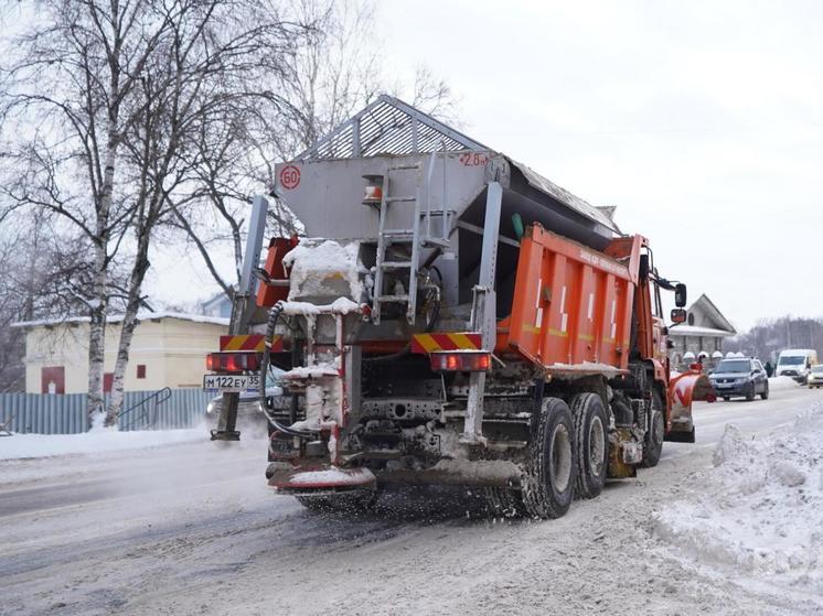 Более ста единиц техники задействовано в зимней уборке Вологды