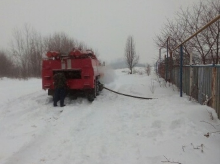 В Курской области потушили пожар на стене жилого дома