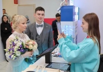 Первая в стране свадебная церемония с регистрацией брака по биометрии состоялась в рамках выставки-форума «Россия»
