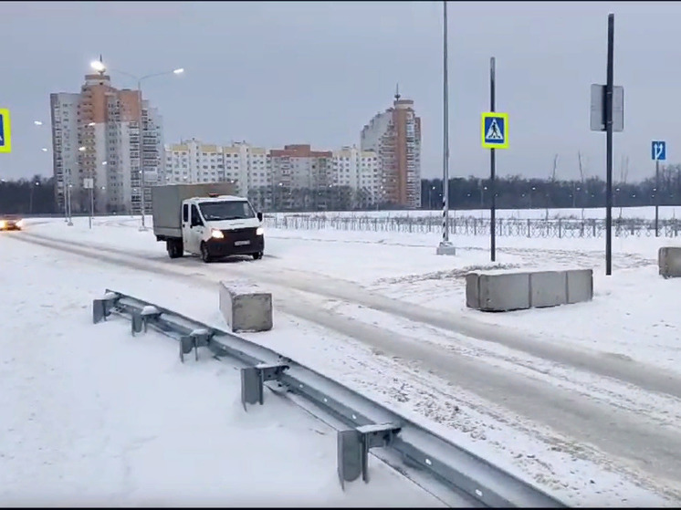 Закрытую дорогу на улице Крынина автомобилисты вновь открыли в Воронеже