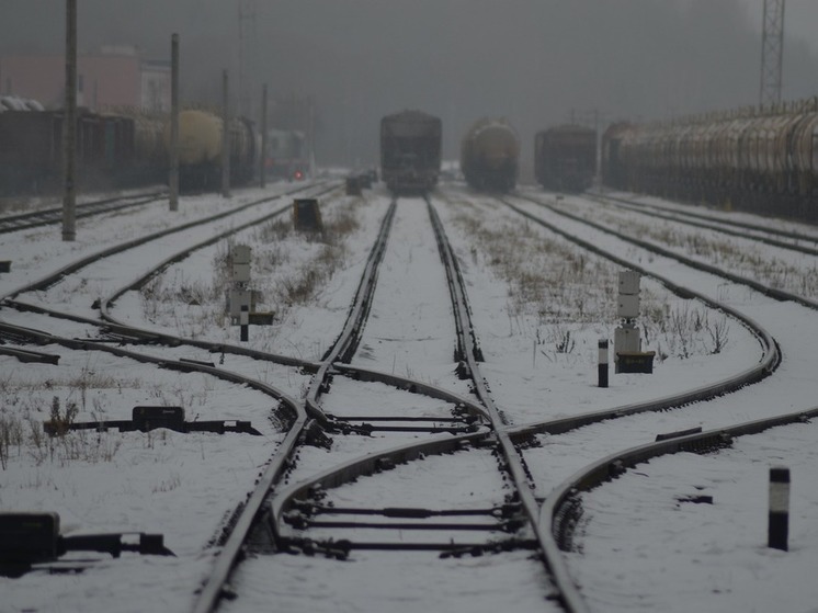 25-летний житель Башкирии чуть не погиб под колесами поезда