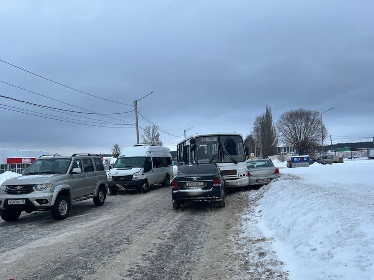 В Марий Эл шесть автомобилей попали в массовое ДТП