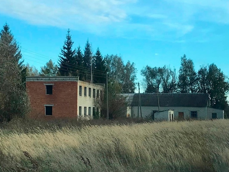 Прокуратура требует закрыть доступ к заброшенным школам в брянских селах