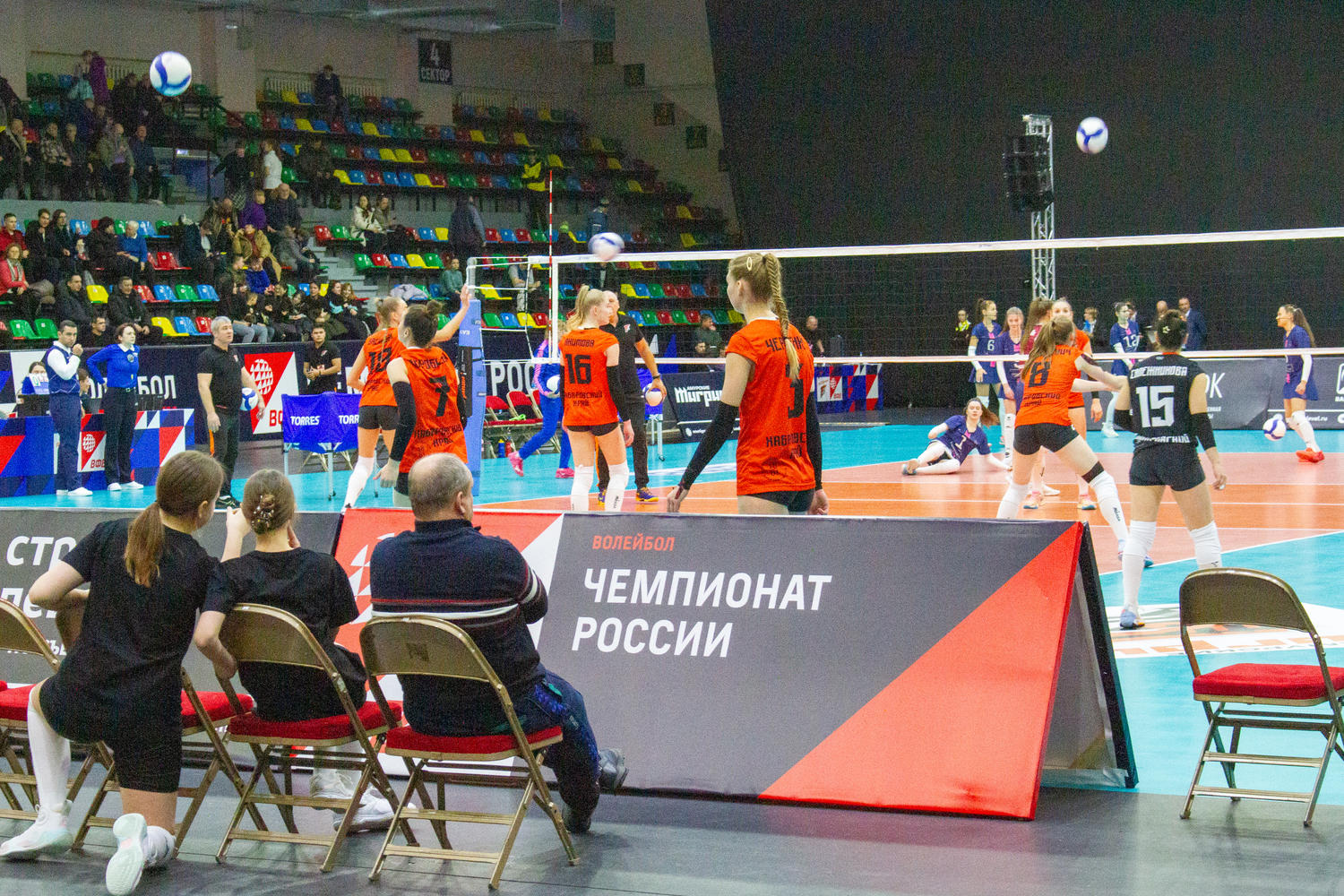Яркие фотографии первого дня чемпионата России по женскому волейболу в Хабаровске