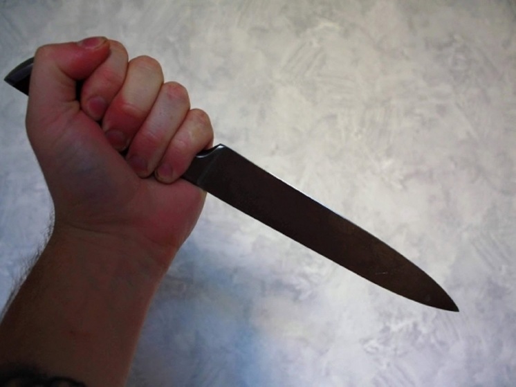 59-летняя жительница Волгоградской области ударила мужа ножом в поясницу