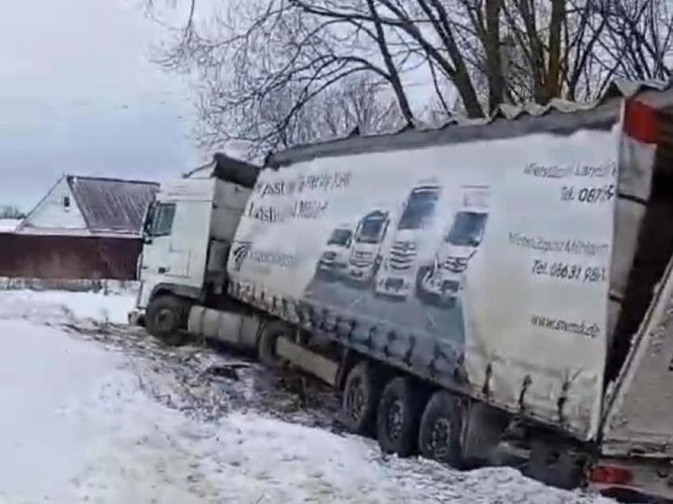 В Тамбовской области в ДТП серьезно пострадал водитель большегруза