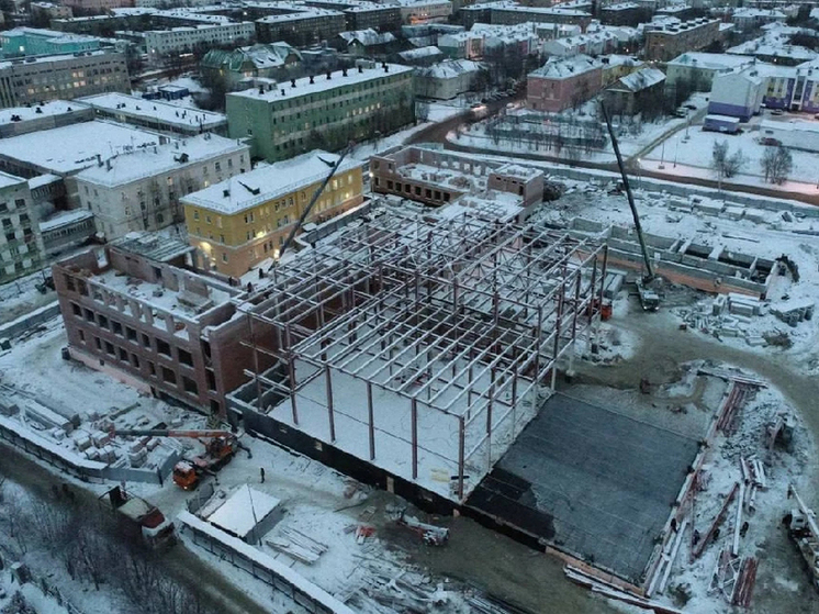 В Мурманске продолжается строительство школы на Советской улице