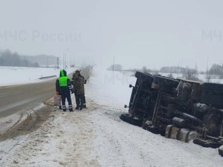 На автодороге «Орел-Тамбов» водитель не справился с управлением и съехал в кювет