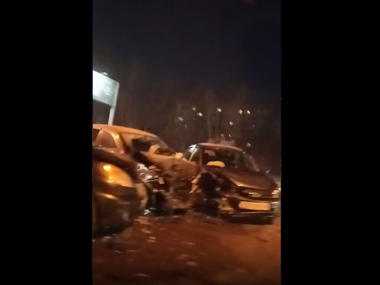 В Барнауле на Павловском тракте произошла массовая авария