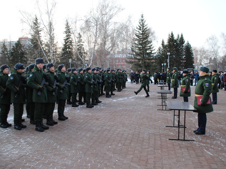 Срочники торжественно приняли Военную присягу на Мемориале Славы в Барнауле