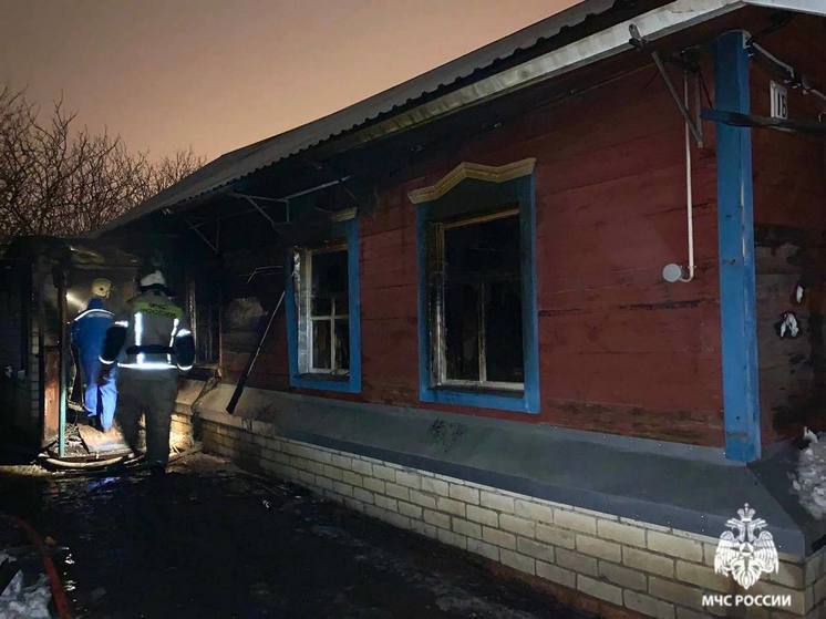 В Новом Увеке сгорел дом, где жила пожилая семейная пара