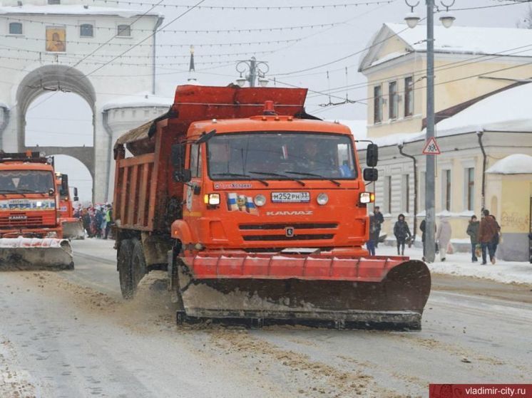 Мэр Ярославля рассказал о том, что снег в городе убирают всю ночь