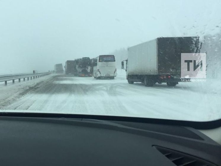 Трассу М12 в Татарстане закрыли из-за плохих погодных условий