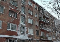 В трех квартирах в аварийной пятиэтажке по адресу 50 лет Профсоюзов, 81 продолжают оставаться люди, несмотря на отключение коммуникаций