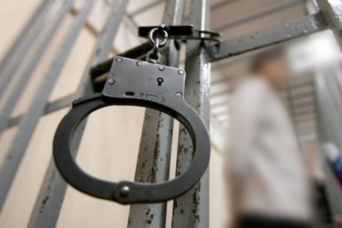 Костромские полицейские задержали двух курьеров телефонных аферистов