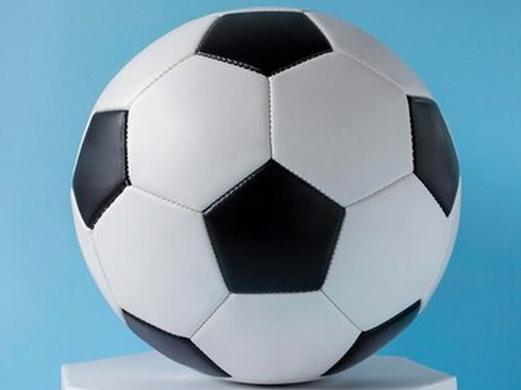 В Верхнеуральске установили двухметровый мяч на газовые трубы